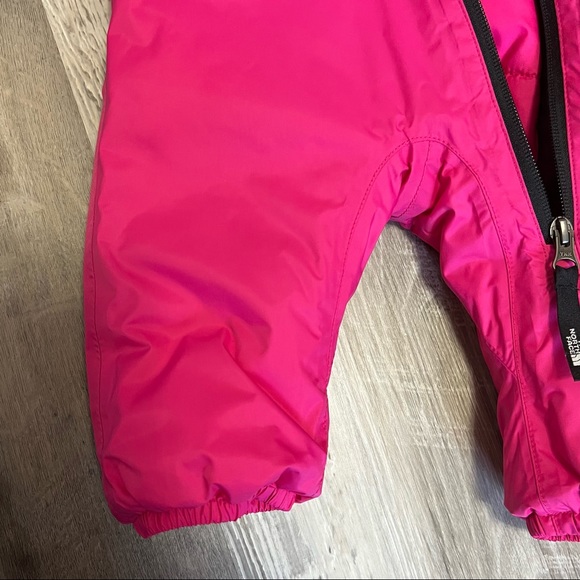 Northface Snowsuit 3-6M - Picture 7 of 10